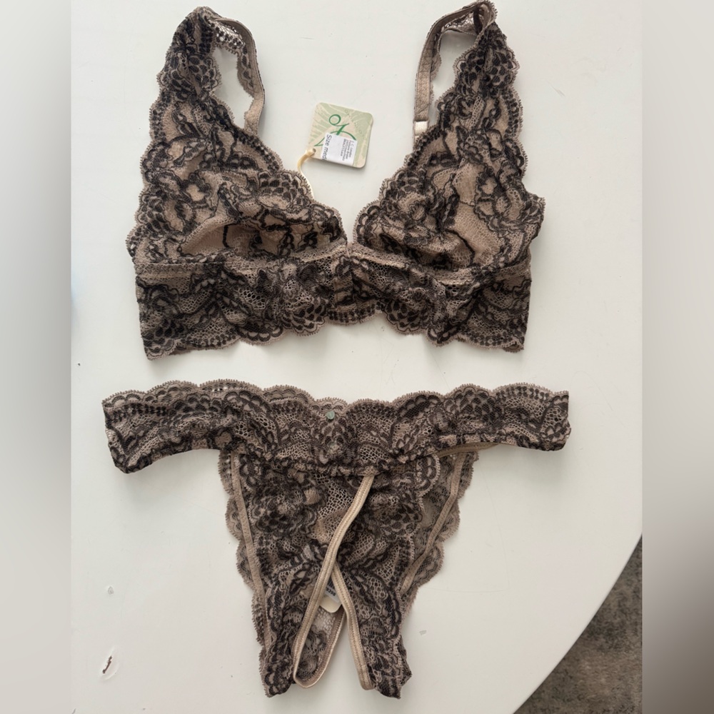 Clo Intimo Bralette & Panties / Size M / NWT